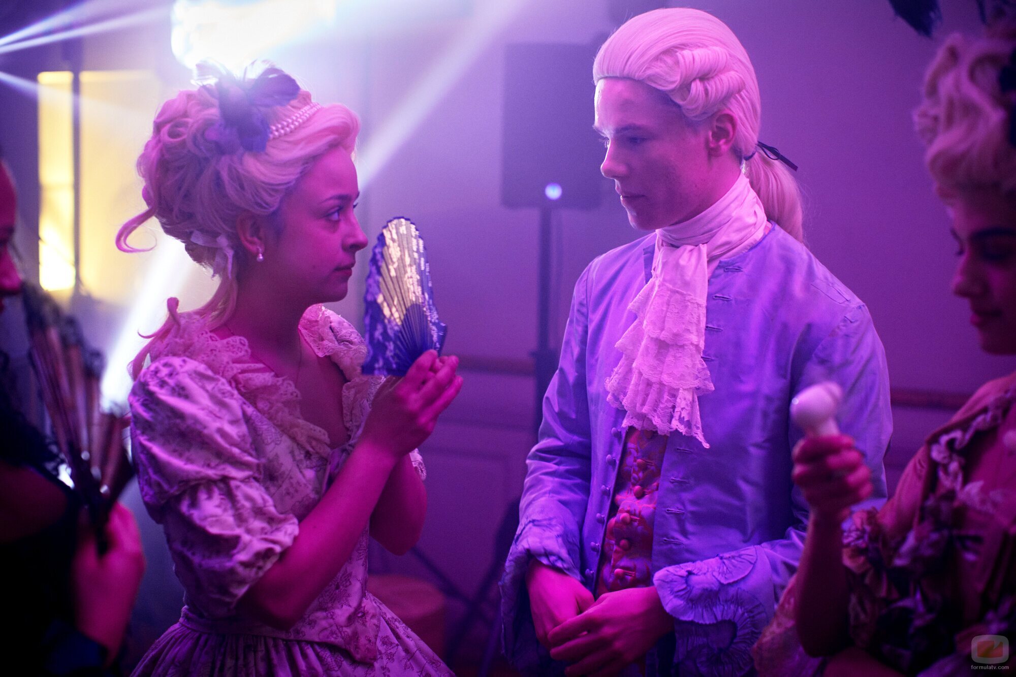 Edvin Ryding y Frida Argento en 'Episodio 4' de 'Jóvenes altezas'