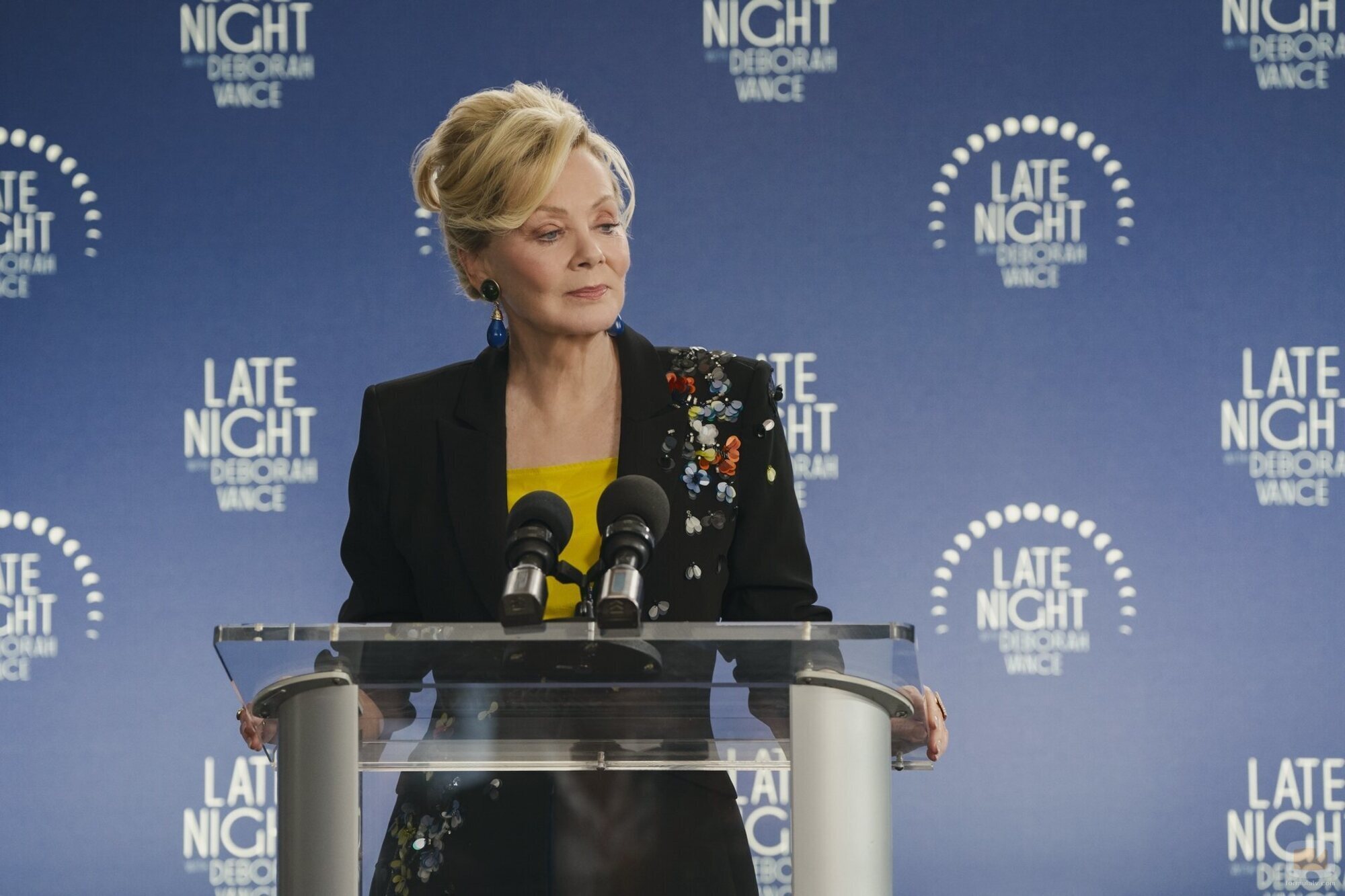 Jean Smart en la temporada 4 y el capítulo 01 de 'Hacks'