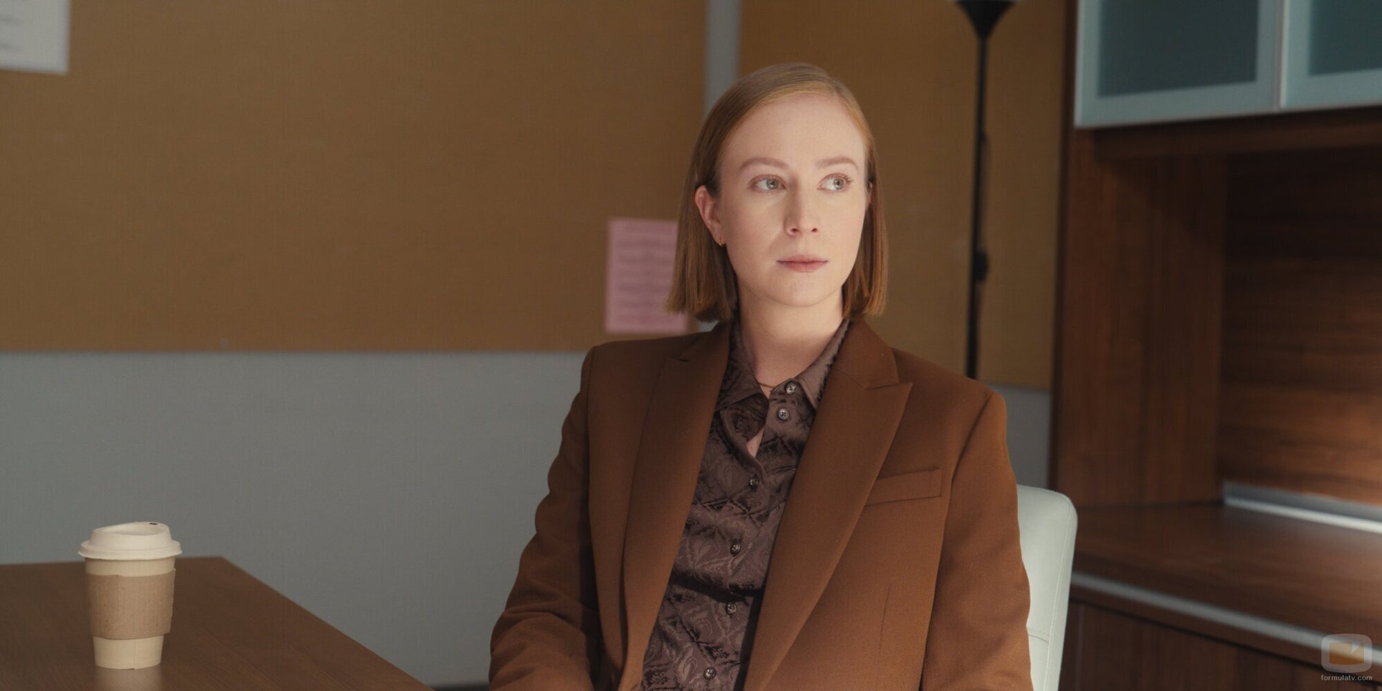 Hannah Einbinder en 4x01 'Una Chica Grande y Valiente' de 'Hacks'
