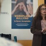 Michaela Watkins en 'Una Chica Grande y Valiente' de 'Hacks'