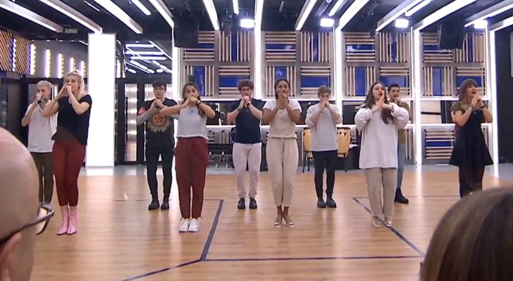 Los concursantes de 'OT 2020' durante la actuación grupal en el segundo pase de micros de la Gala 7