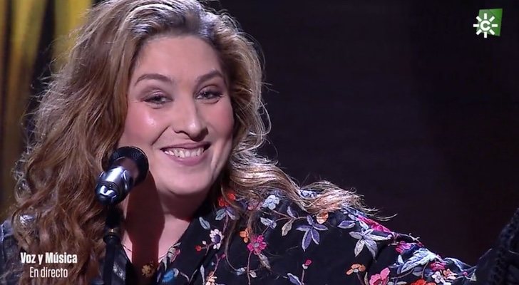 Estrella Morente durante la interpretación de &quot;Volver&quot;, en Canal Sur