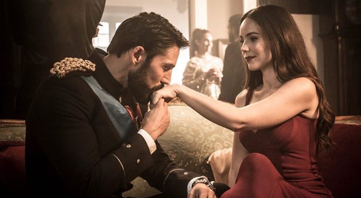 Rubí junto al príncipe Eduardo en &#39;Rubí&#39;