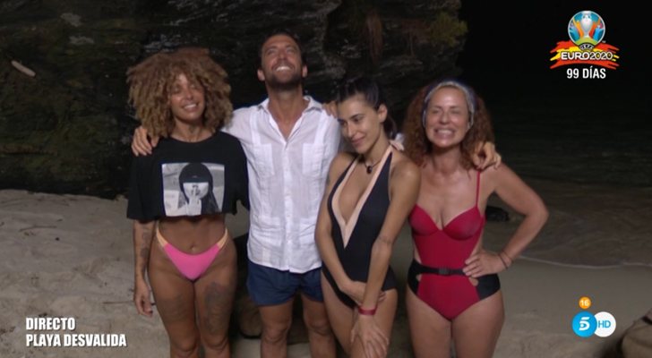 Yiya, Antonio, Bea y Vicky antes de conocer la expulsión definitiva de Retamal en la Gala 3 de 'Supervivientes'