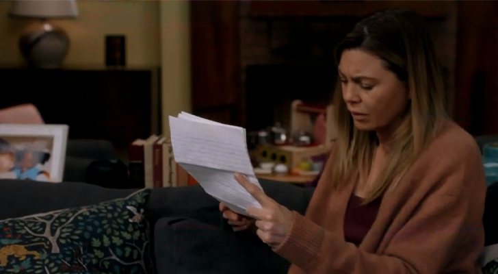 Meredith leyendo la carta de Alex en 'Anatomía de Grey'