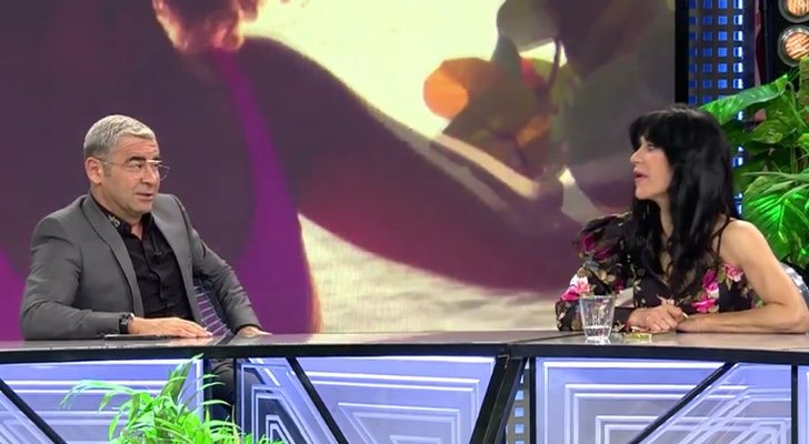 Jorge Javier Vázquez y Maite Galdeano tienen una conversación subida de tono en 'Sábado Deluxe'