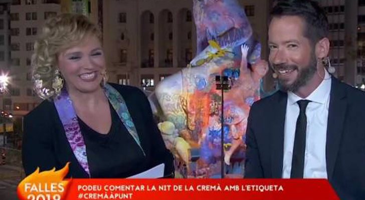 Carolina Ferre y Ferran Cano retransmitiendo las Fallas 2019 en À Punt