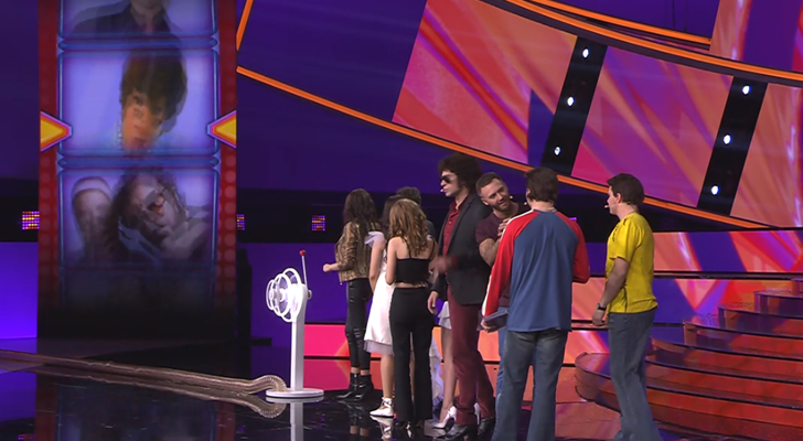 Los concursantes pasan por el pulsador de 'Tu cara me suena'