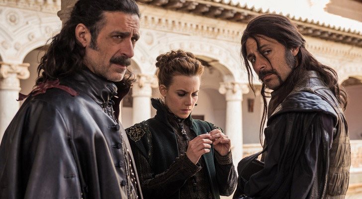 Nacho Fresneda, Aura Garrido y Hugo Silva en una escena de la tercera temporada de 'El Ministerio del Tiempo'