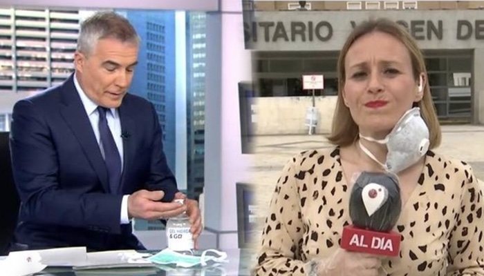 David Cantero usando gel hidroalcohólico y una reportera de Cuatro al día&#39; con mascarilla y micro plastificado