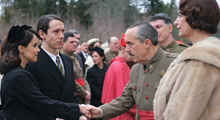 Lola junto a Francisco Franco en 'El Ministerio del Tiempo'