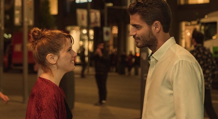 Diana Gómez y Maxi Iglesias, en 'Valeria'