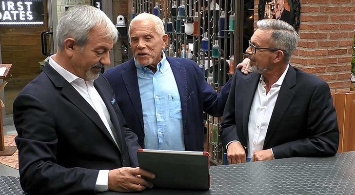 Carlos Sobera con Carlos y Emilio en 'First dates'