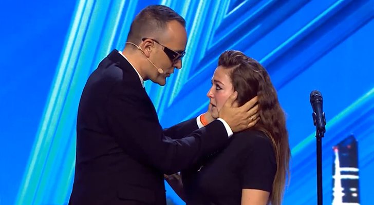 Risto Mejide consuela a La niña del tupé en 'Got talent'