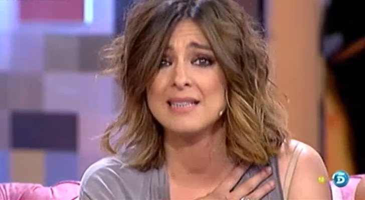 Sandra Barneda, emocionada durante su discurso contra la homofobia en 'Hable con ellas'