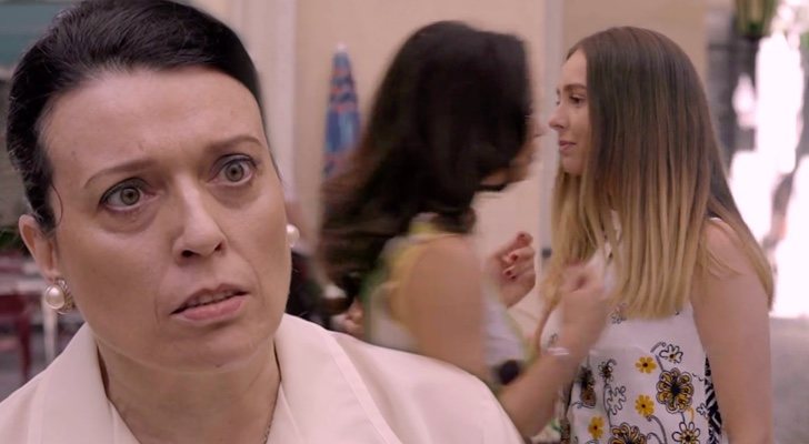 Otilia viendo el beso de Amelia y Luisita en &#39;Amar es para siempre&#39;