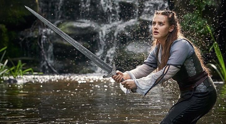 Katherine Langford comme Nimue dans 'Damn'