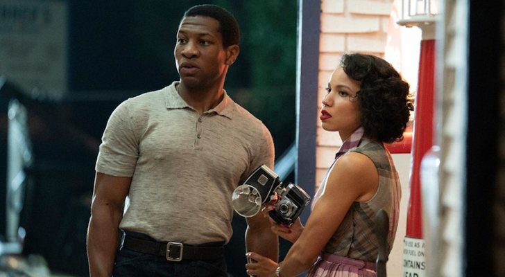 Les acteurs Jonathan Majors et Jurnee Smollett dans 'Lovecraft Territory'