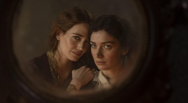 Eva Green y Eve Hewson, como Lydia y Anna, en 'Las luminarias'