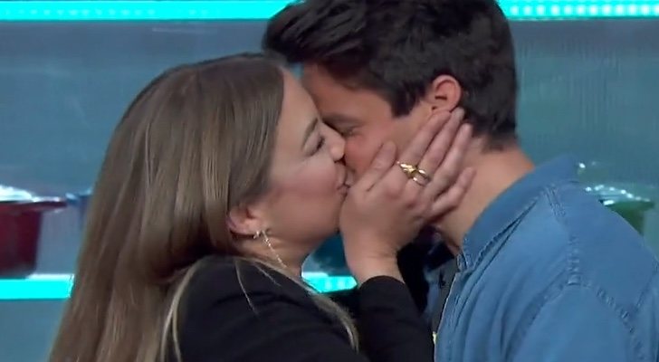 Beso entre Luna y Alberto en 'MasterChef'