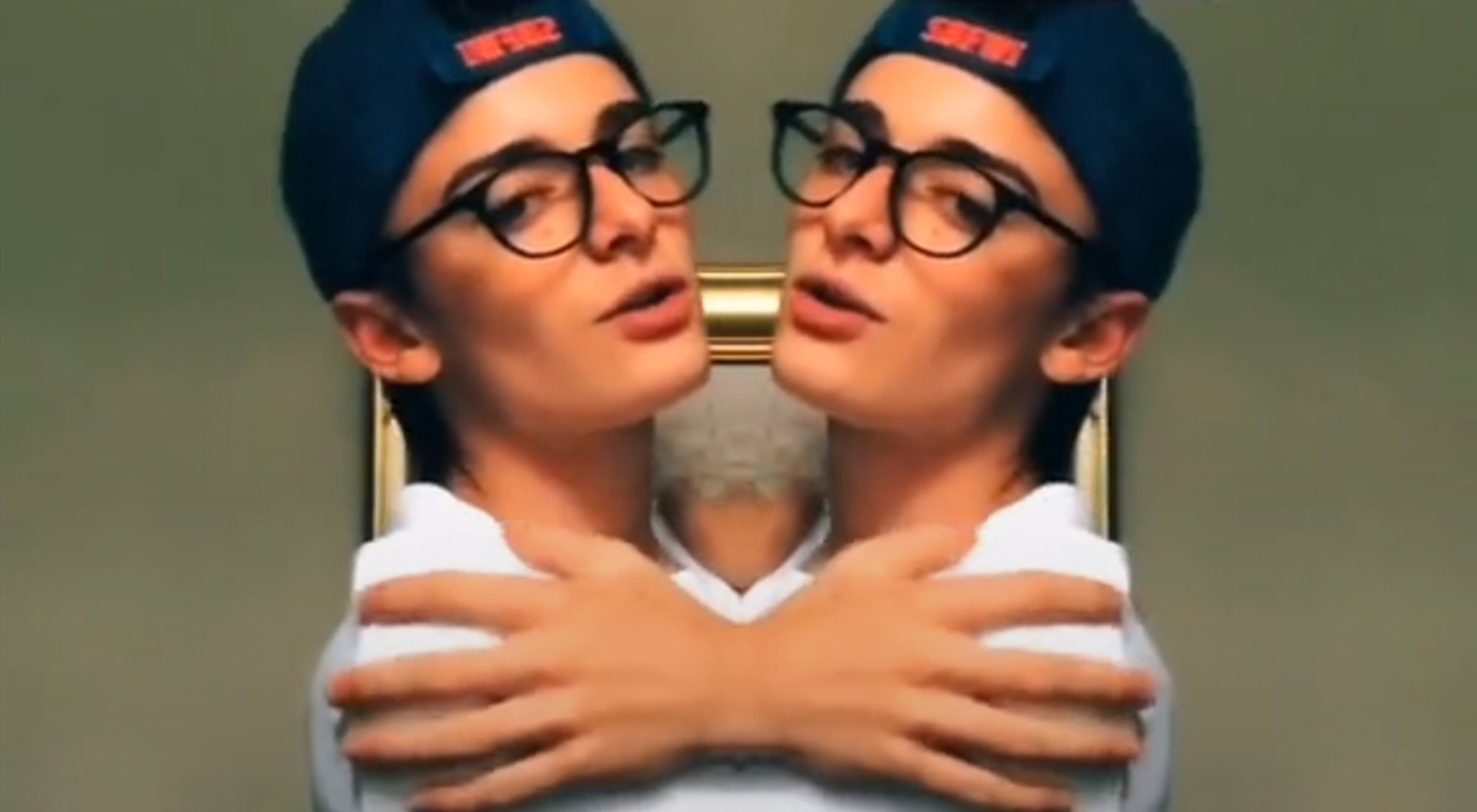 El actor Noah Schnapp utilizando un filtro en uno de sus tiktoks