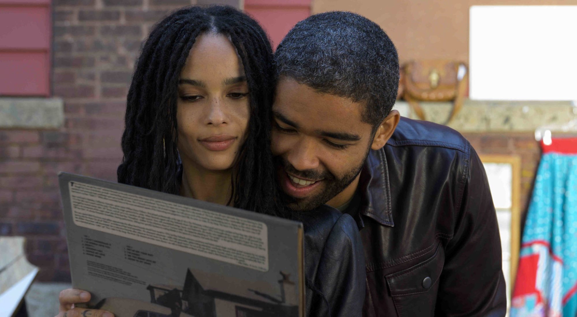 Zoë Kravitz y Kingsley Ben-Adir en 'High Fidelity'