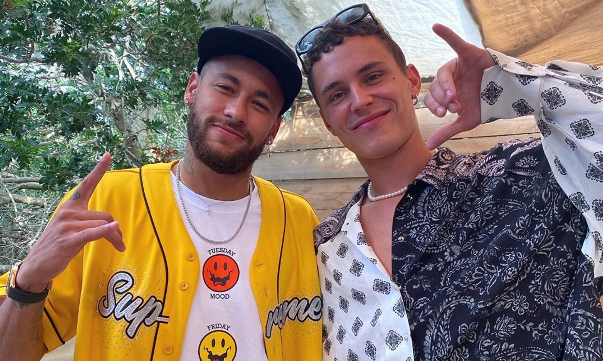 Neymar junto a Arón Piper en una publicación de Instagram