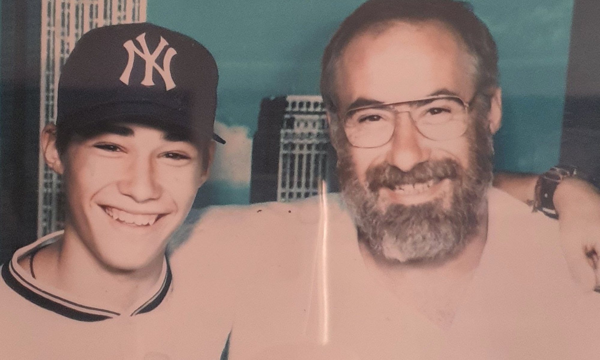 Jordi Cruz junto a su padre en una imagen compartida por el presentador