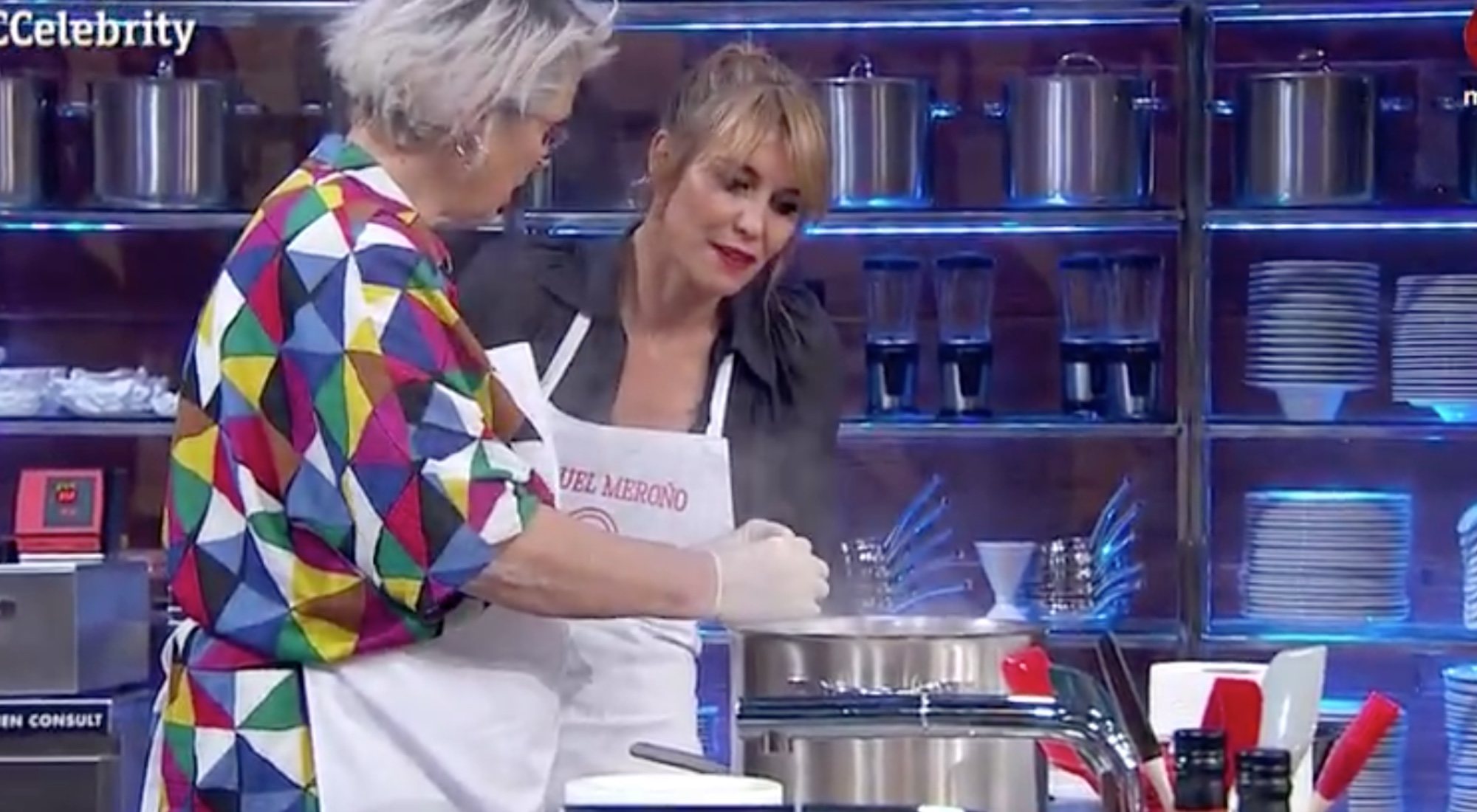 Lucía Dominguín y Raquel Meroño en un programa de 'MasterChef Celebrity 5'