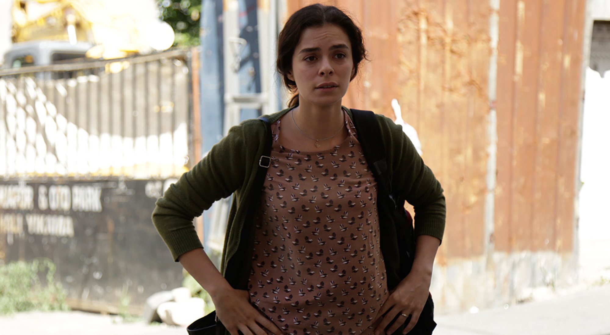Özge Özpirinçci interpreta a Bahar en 'Mujer (Kadin)'