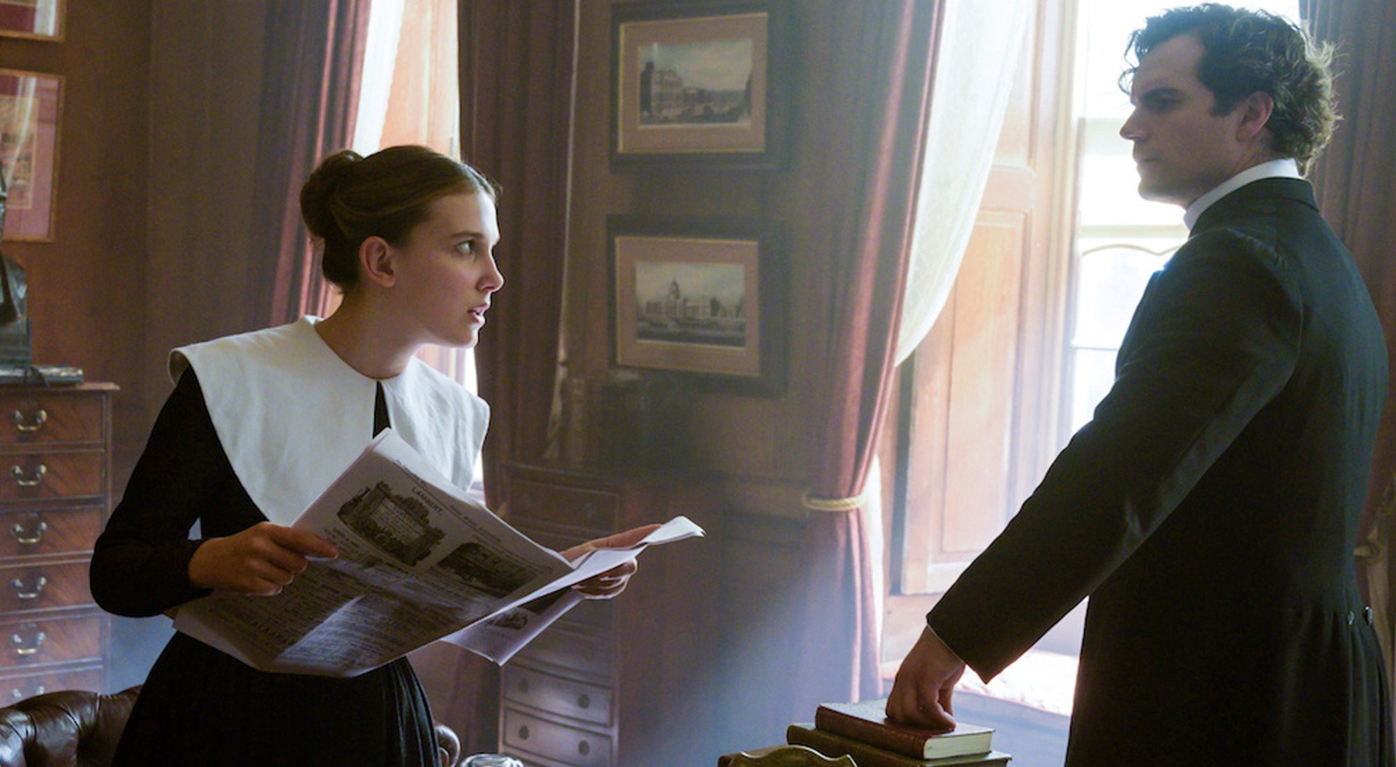 Enola Holmes con su hermano Sherlock en &#39;Enola Holmes&#39;