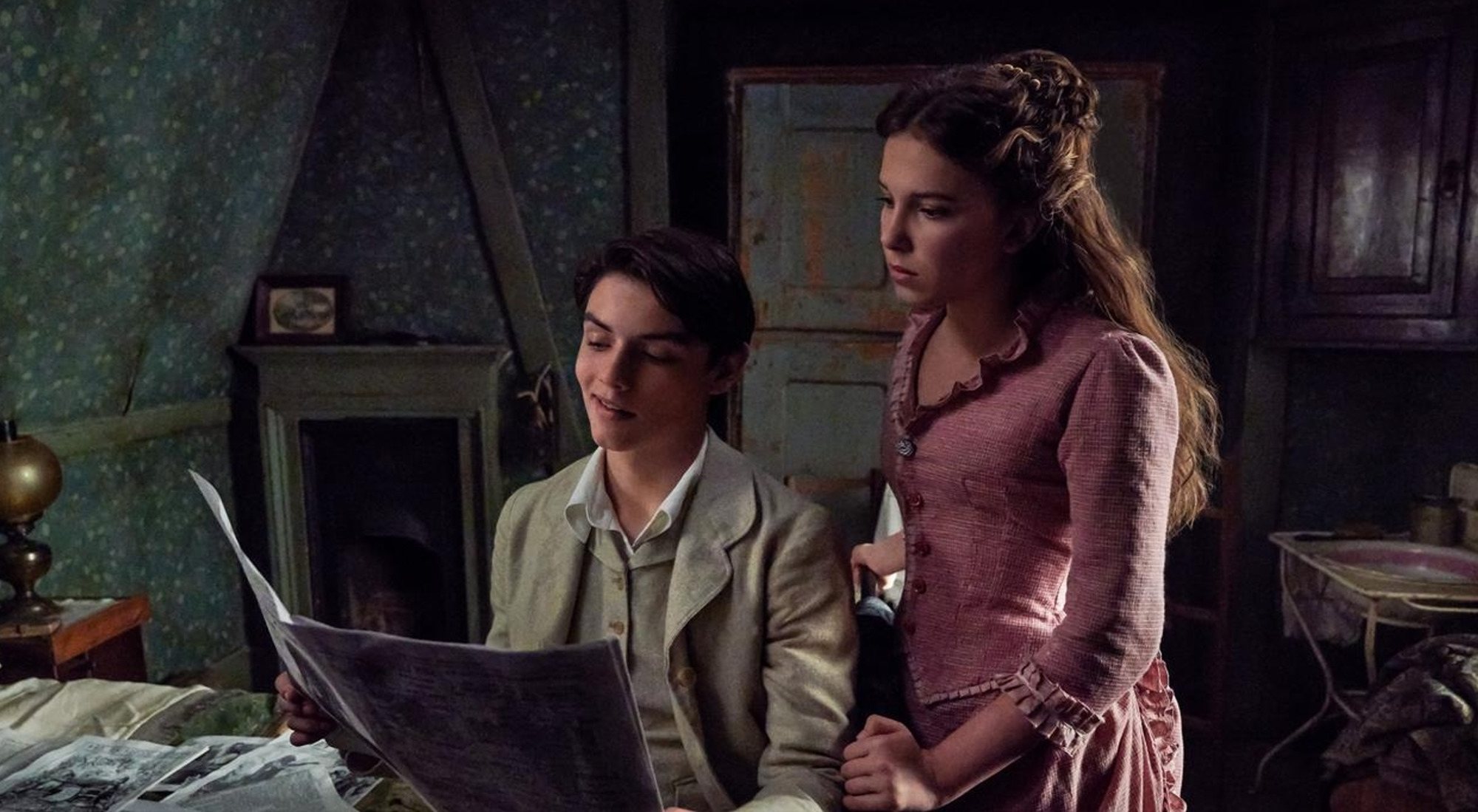 Louis Partridge como el apuesto marqués que roba el corazón de Enola Holmes