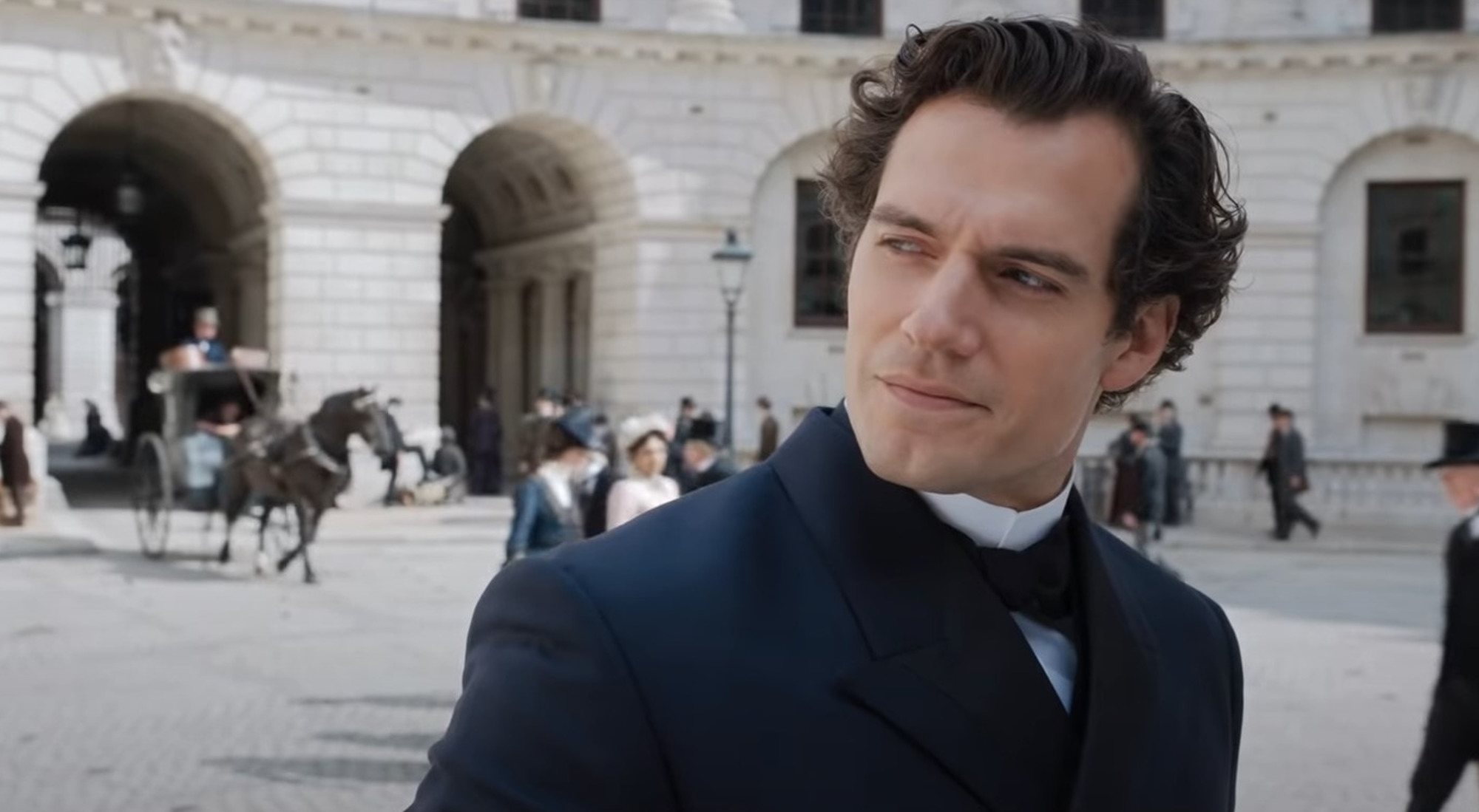 Henry Cavill se convierte en la versión más atractiva de Sherlock en &#39;Enola Holmes&#39;