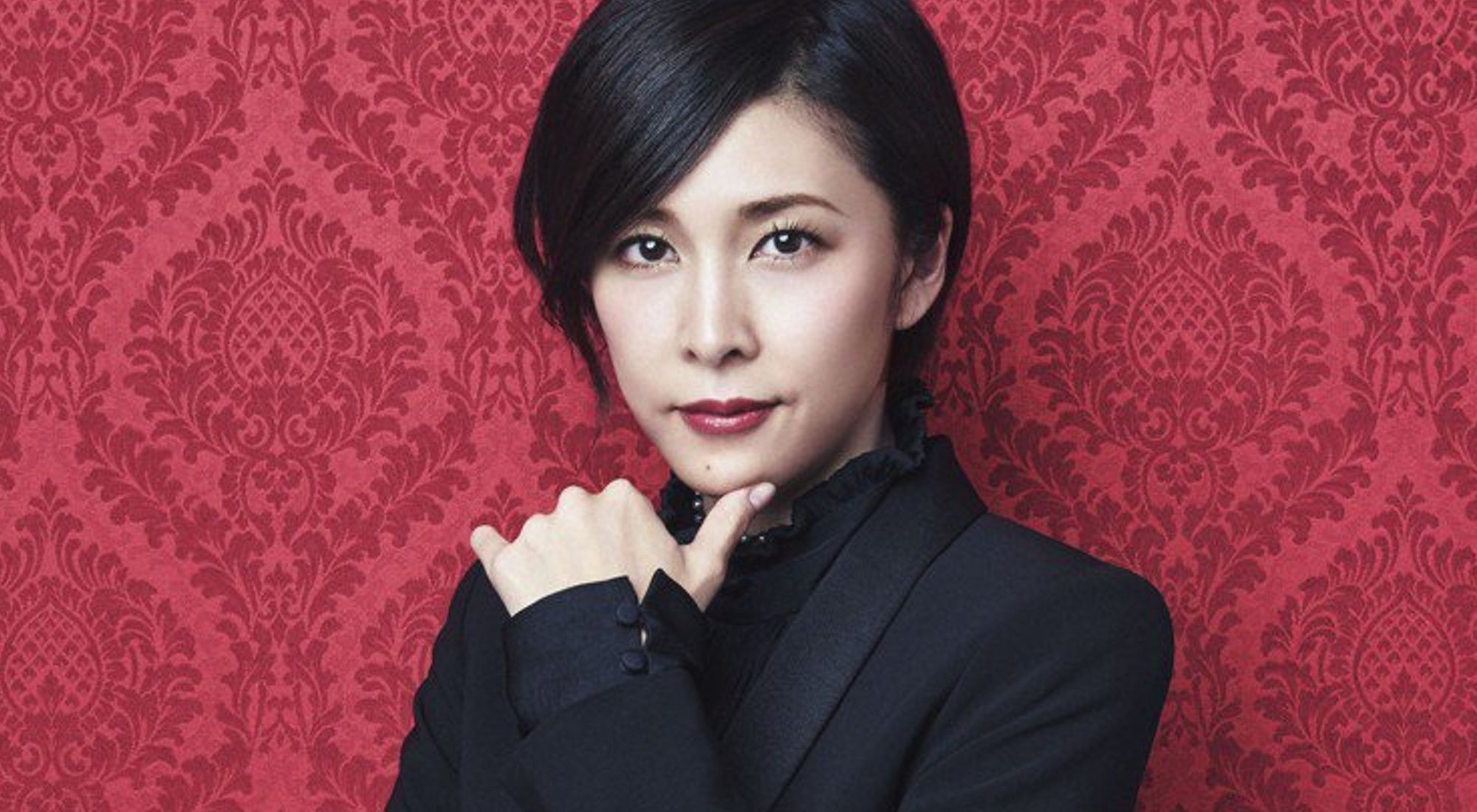 Yuko Takeuchi en una imagen promocional de 'Miss Sherlock'