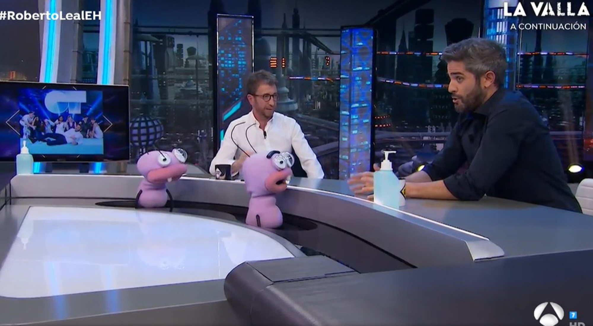 Roberto Leal junto a Pablo Motos y Trancas y Barrancas en su visita a 'El Hormiguero'