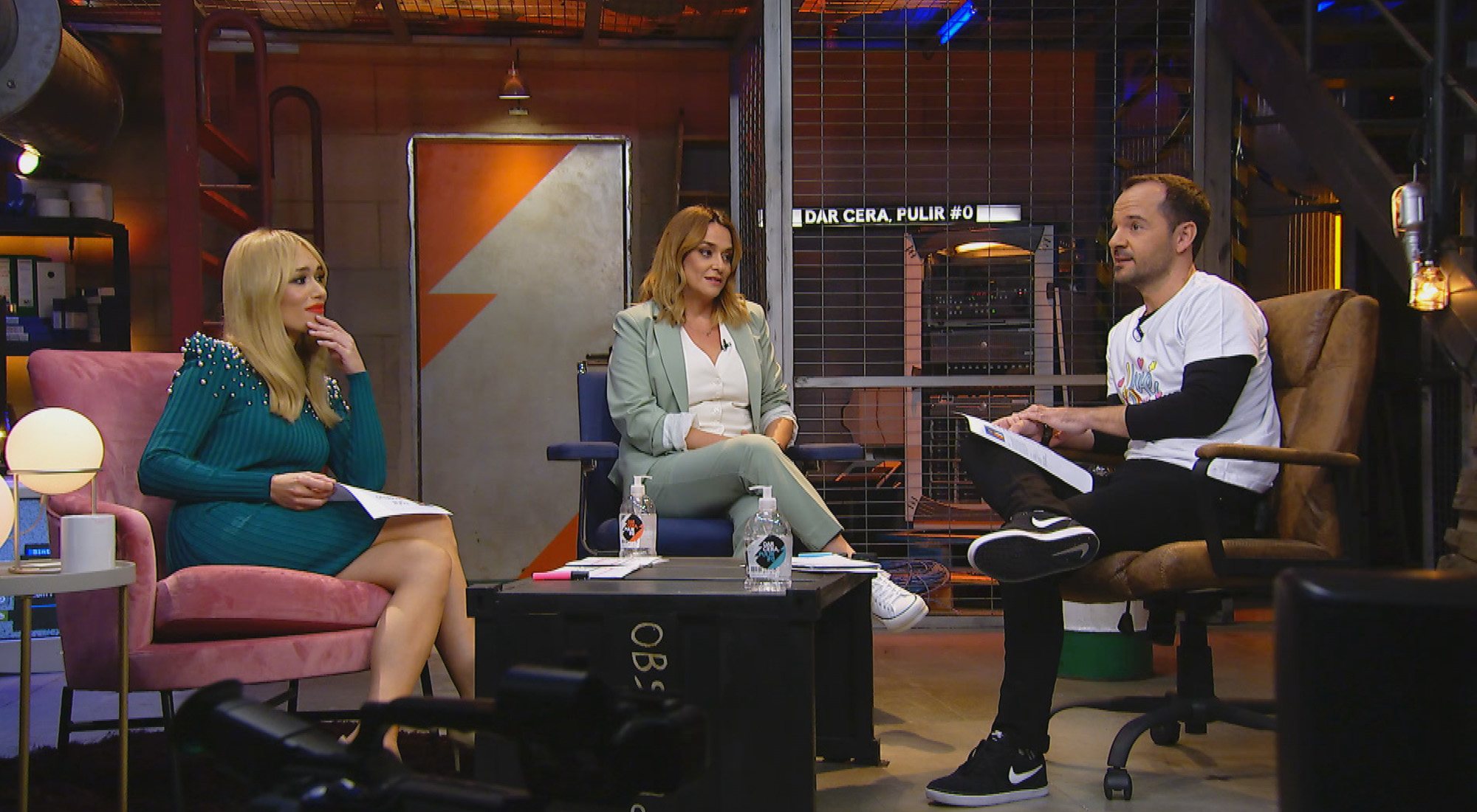 Patricia Conde y Ángel Martín revisan el CV de Toñi Moreno en &#39;Dar cera, pulir #0&#39;