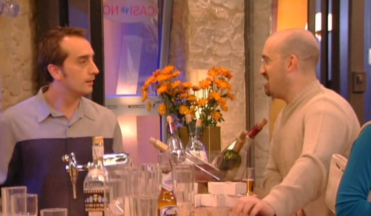 Gonzalo de Castro como camarero en 'Siete vidas'