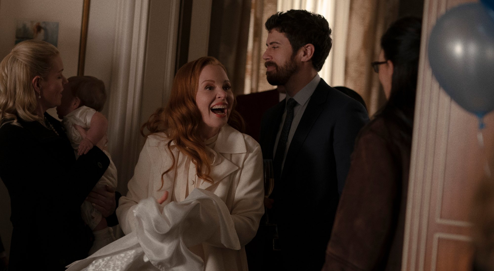Lauren Ambrose y Toby Kebbell en 'Servant'