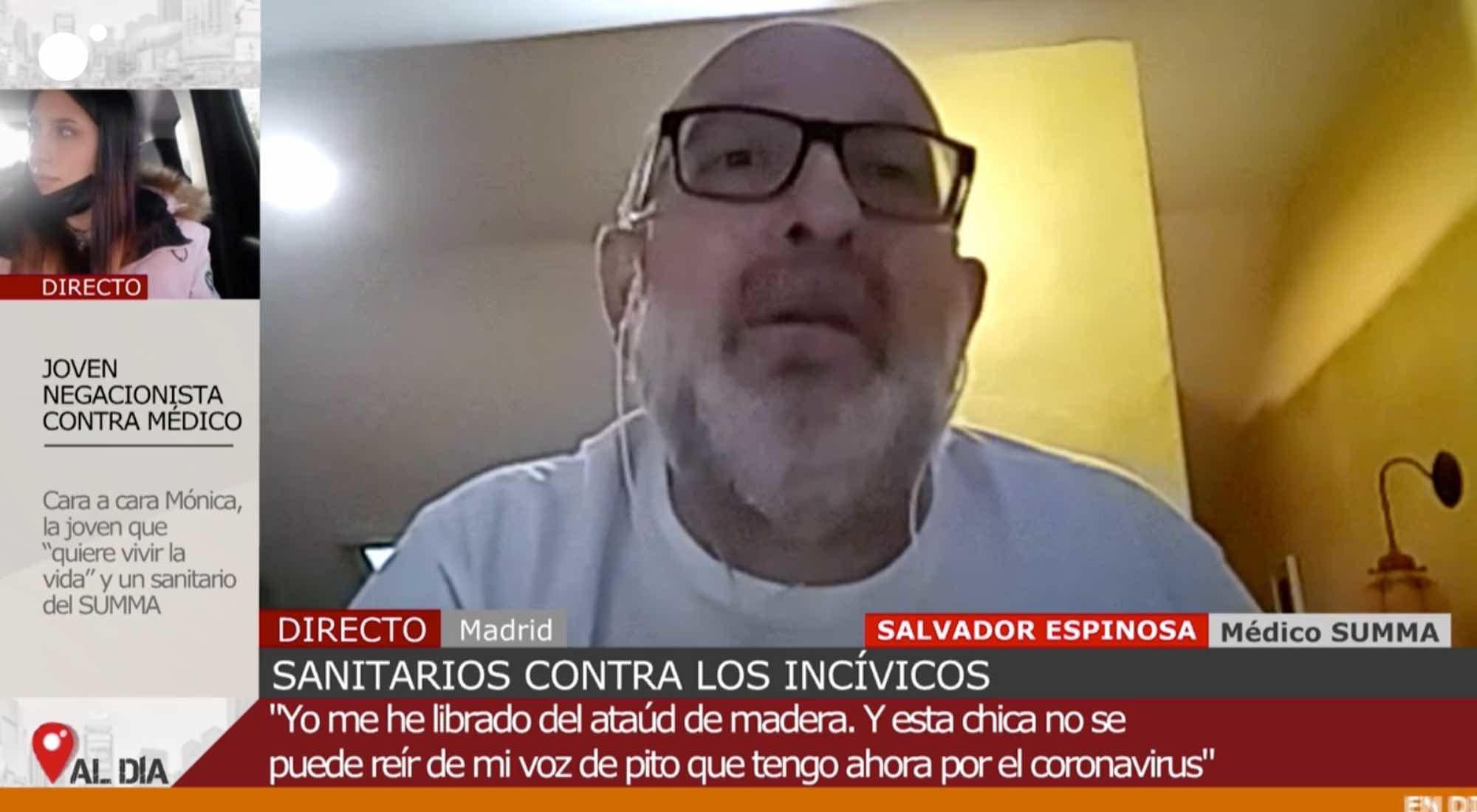 Un sanitario habla con Mónica en 'Cuatro al día'