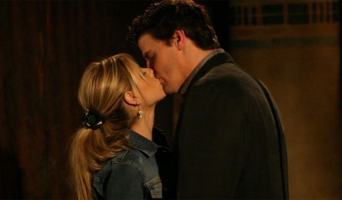 Buffy y Angel se besan en 'Bufyy, cazavampiros'