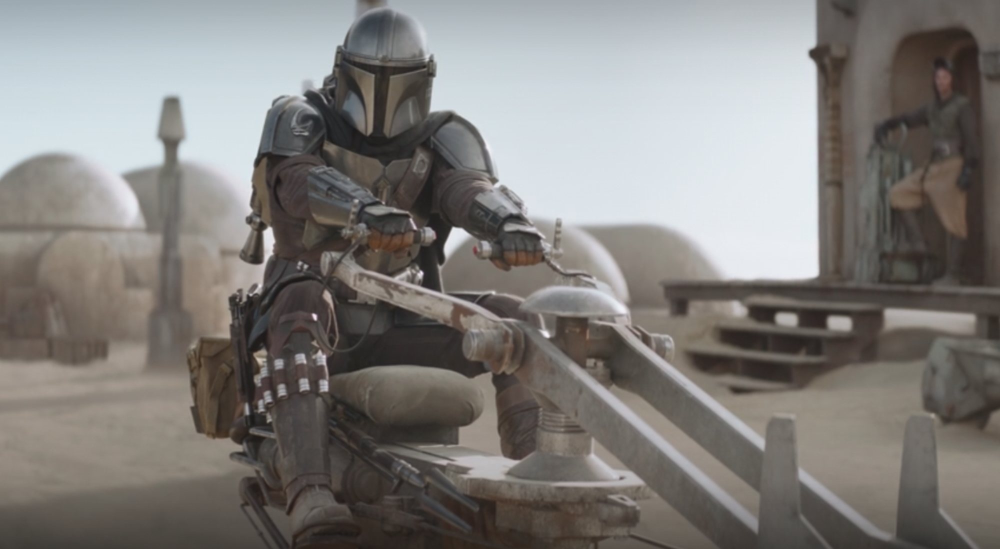 Din atraviesa Tatooine en 'The Mandalorian'