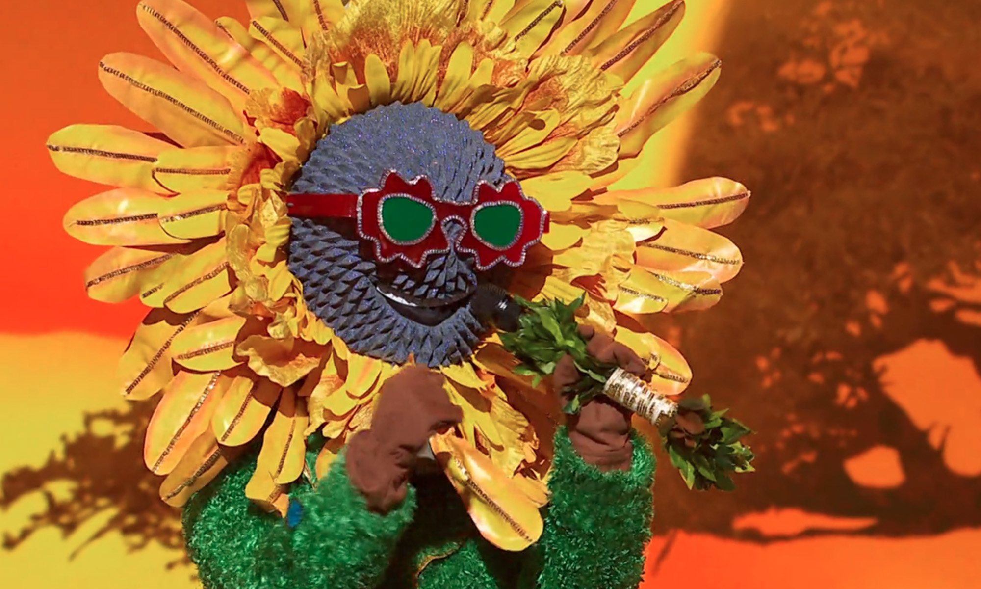 Girasol, actuando en 'Mask Singer'