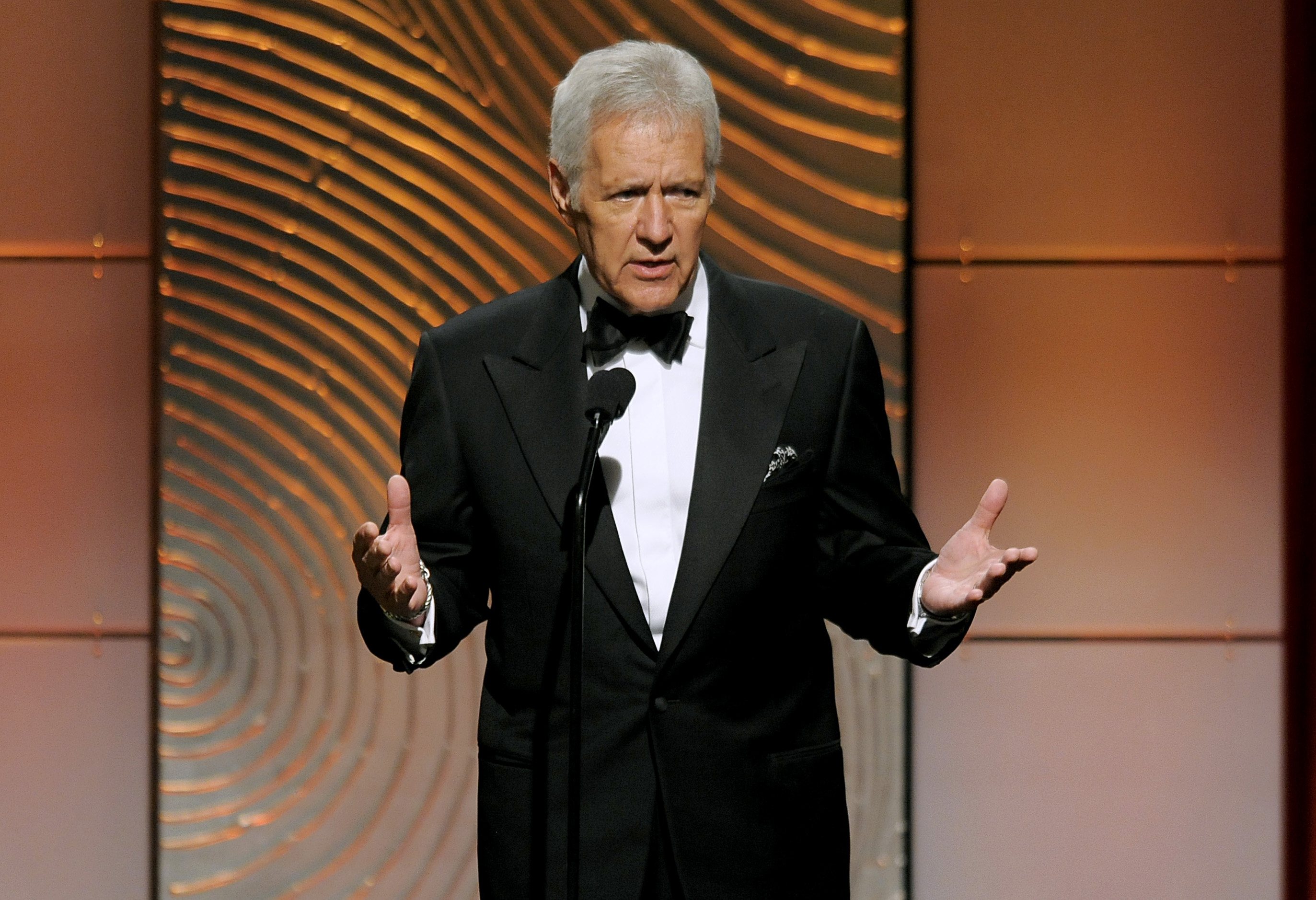 Alex Trebek en los Emmy de 2013