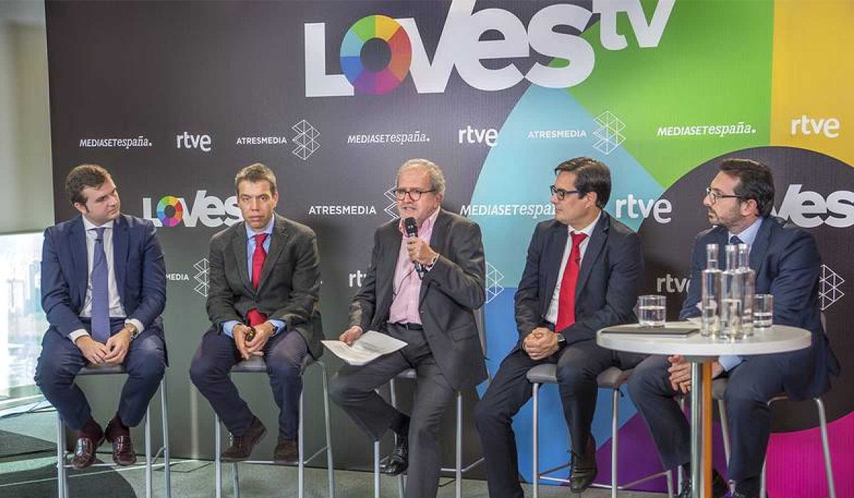 Responsables de LOVEStv en su presentación al público