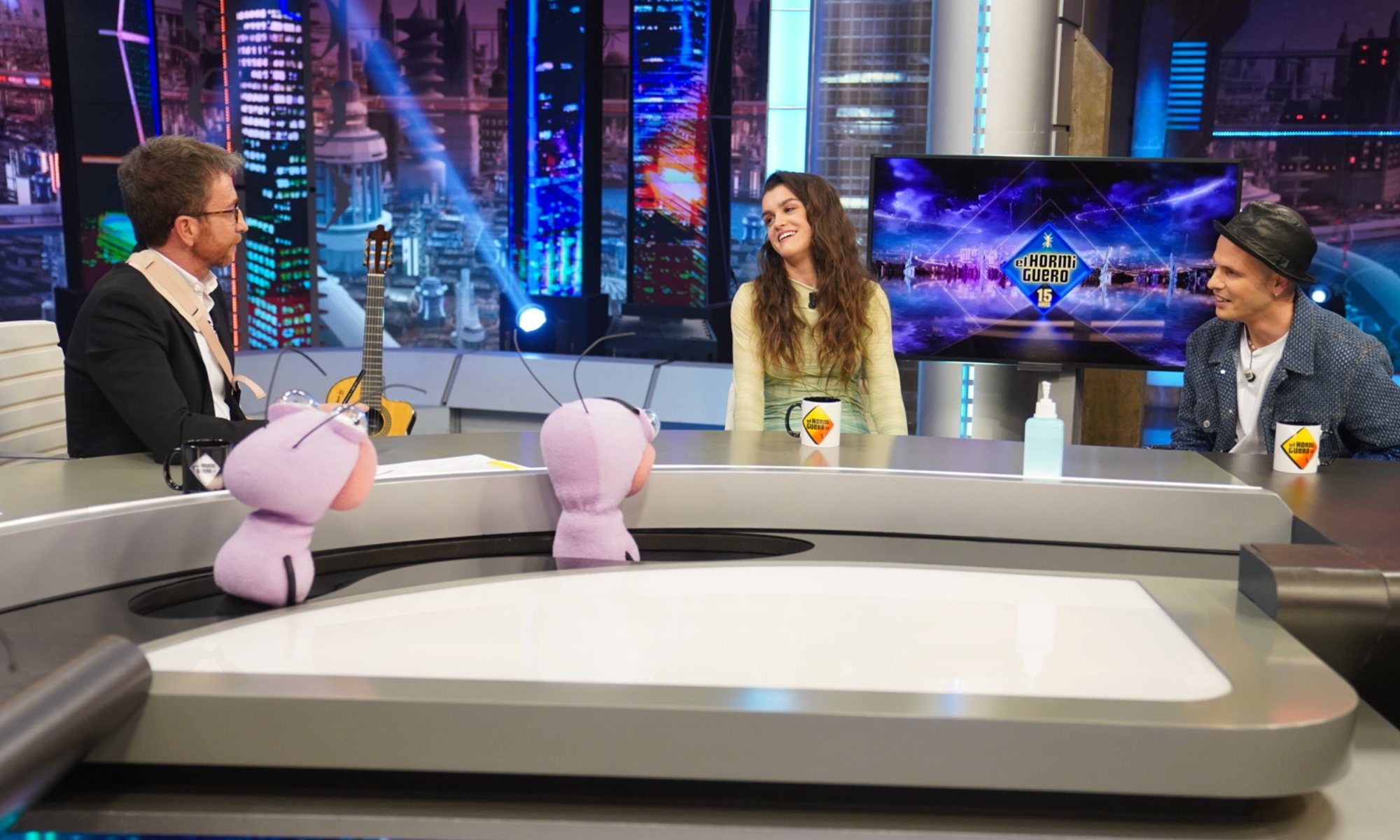 Pablo Motos con Amaia Romero y Alizzz en 'El hormiguero'