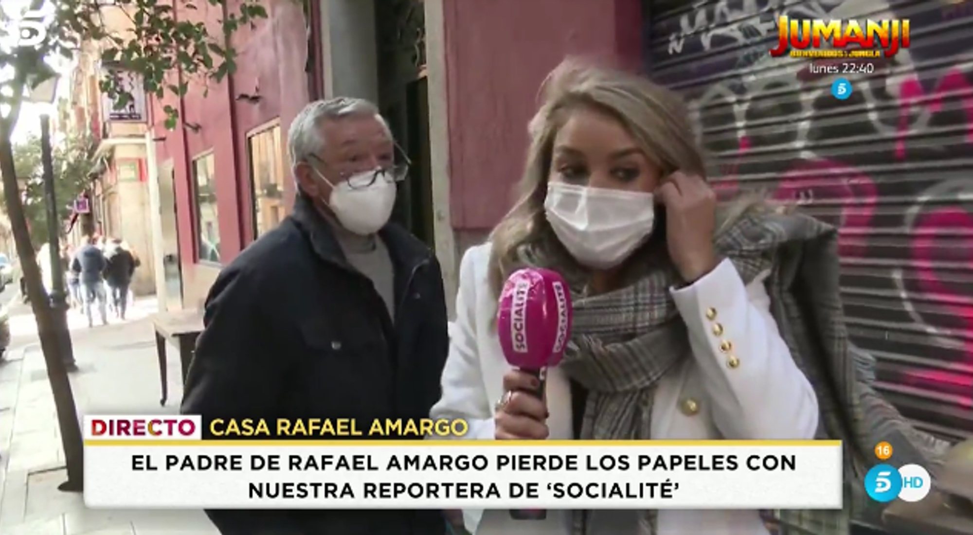 El padre de Rafael Amargo increpa a Giovanna González, reportera de 'Socialité'