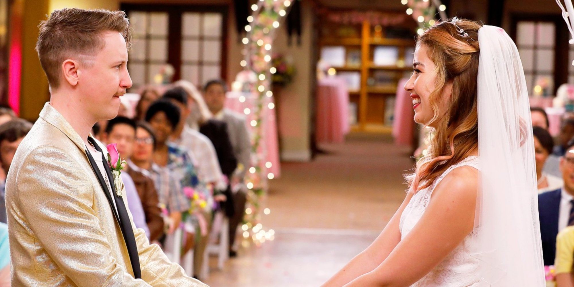 Johnny Pemberton y Nichole Sakura como Bo y Cheyenne en 'Superstore'