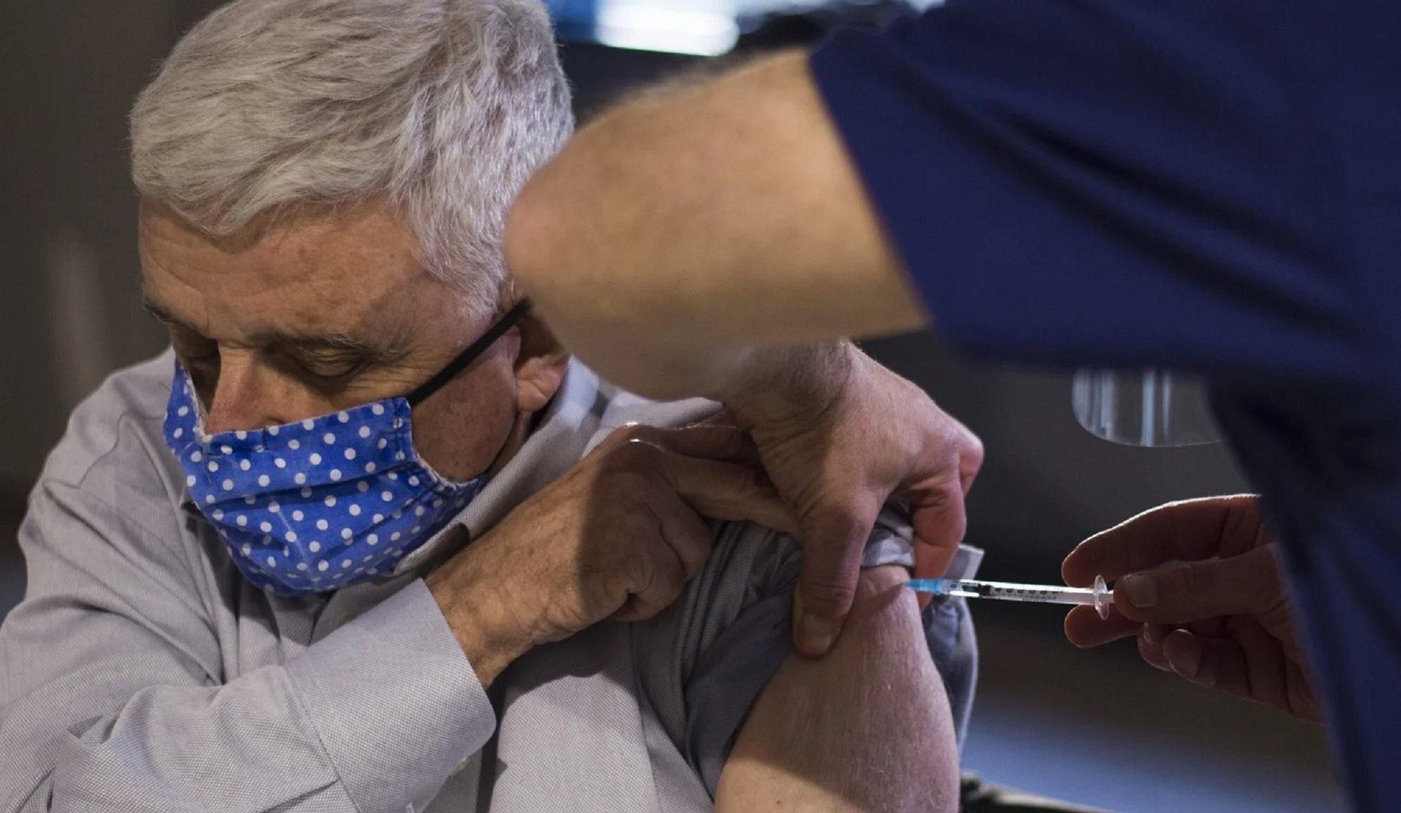 Habitantes de residencias de mayores y trabajadores de estas, primeros en recibir la vacuna
