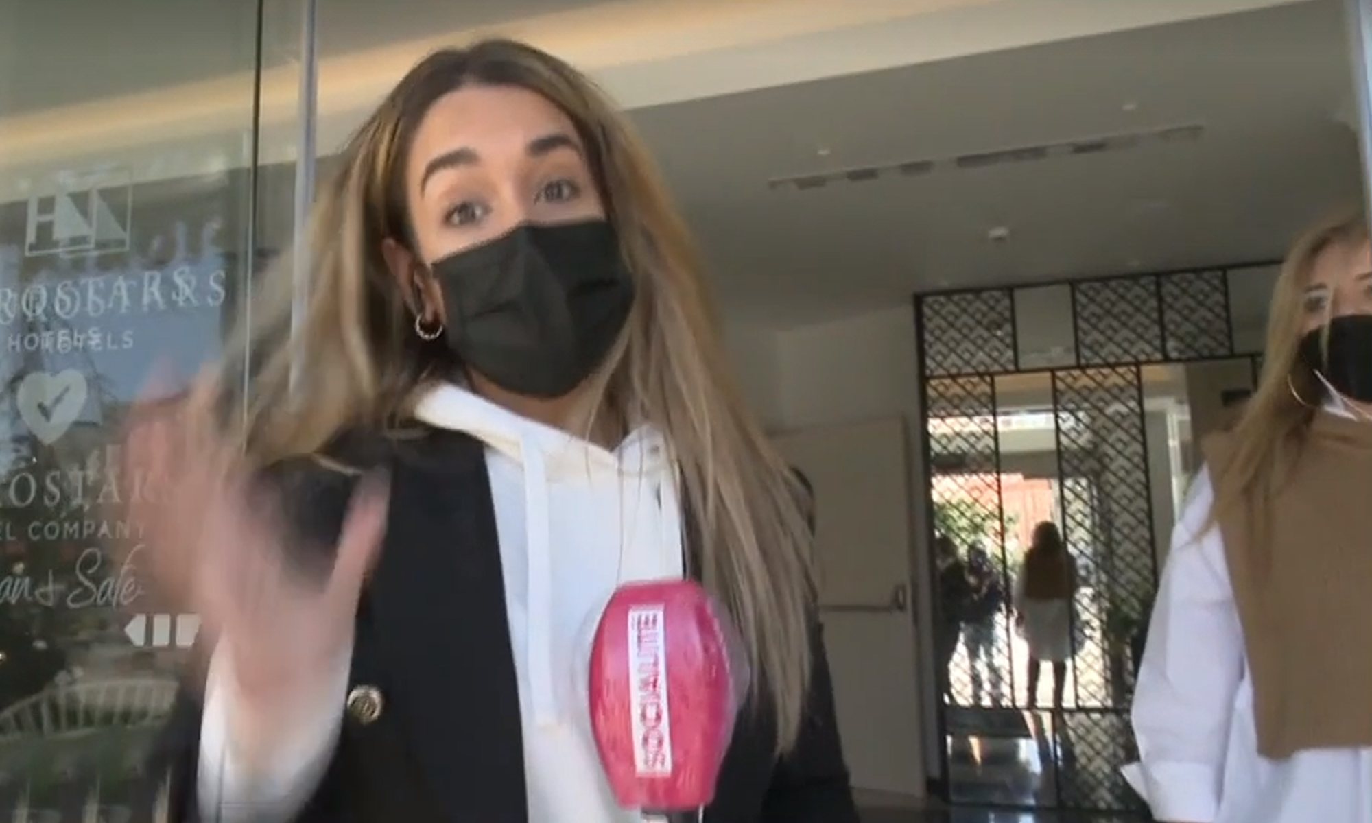 La reportera de &#39;Socialité&#39; se acerca a la supuesta amante de Antonio David Flores