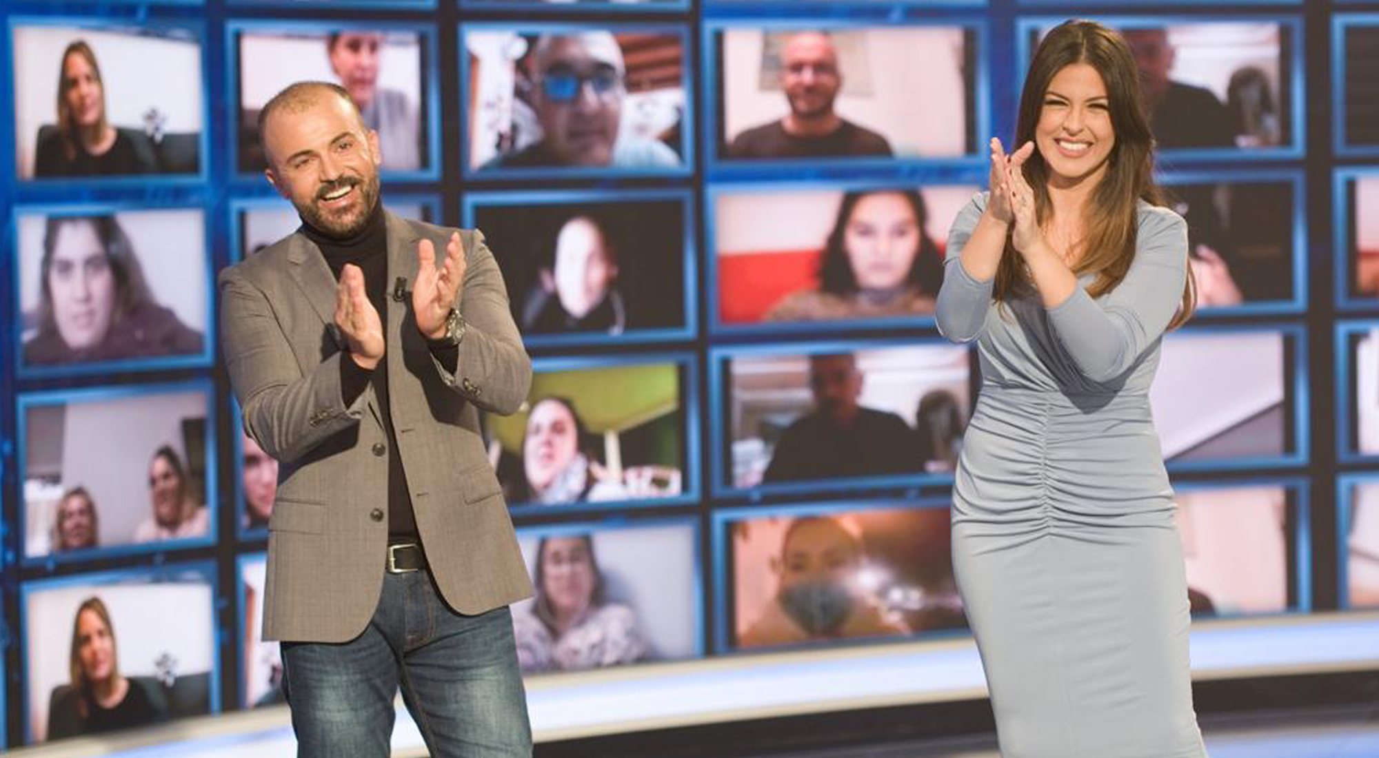 Paco Luis Quintana, padrino de 'Gente maravillosa', junto a la presentadora Eloísa González